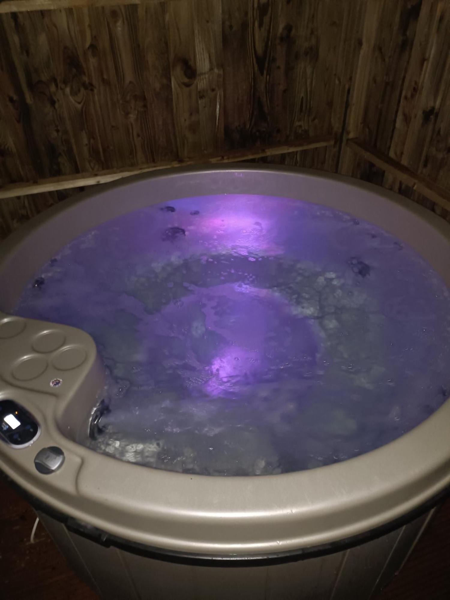Hillingworth's Hot Tub Retreat - Lochmaben Дамфрис